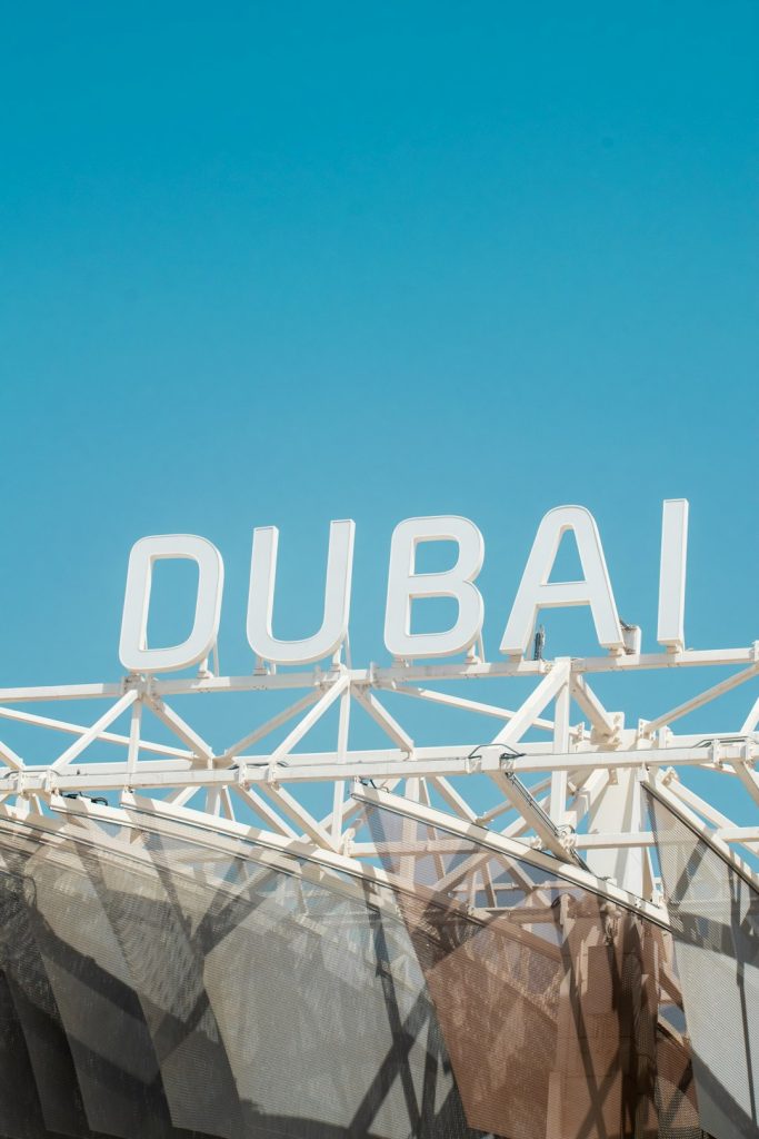 a-large-metal-structure-a2vwynntx2g